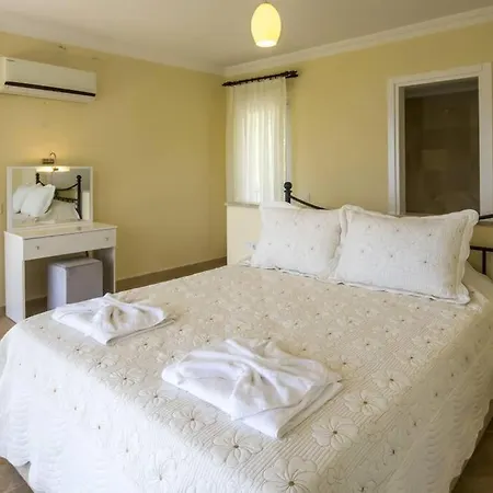 Kalkan'da Doga Icerisinde, Havuzlu 8 Kisilik Willa