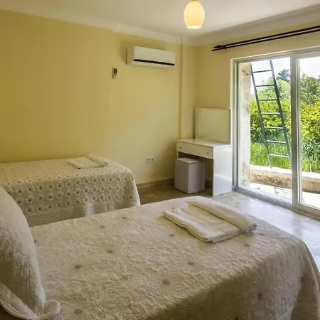 Kalkan'da Doga Icerisinde, Havuzlu 8 Kisilik Willa
